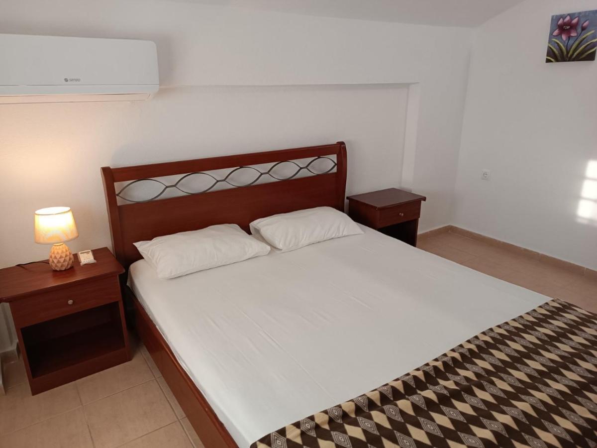 Sofia Studios 尼尔斯吉尼 外观 照片